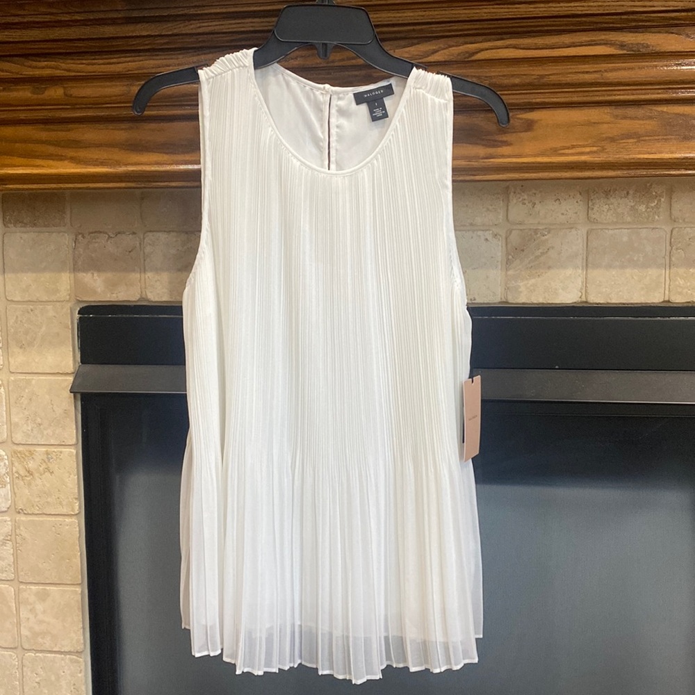 Sleeveless blouse